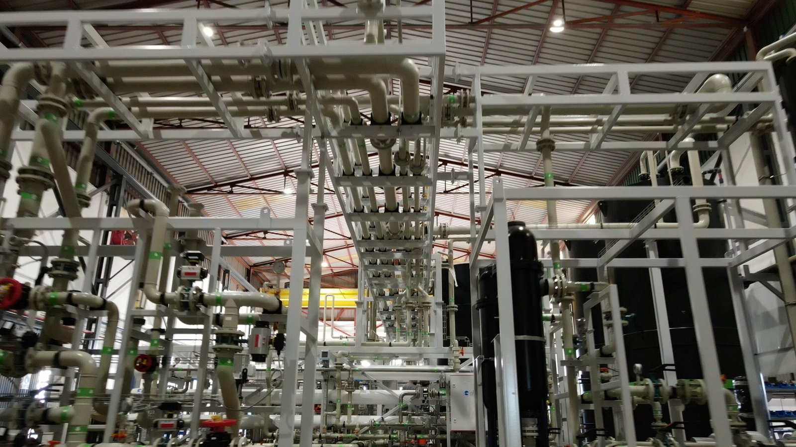 Racks de tuberías y skids fabricados a partir del modelo 3D - planta WTP en CCGT de Ostroleka